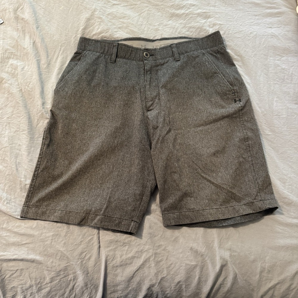 Under Armour Heat Gear Loose Fit Men's Golf Shorts Size 34 Gray Hatch Pattern